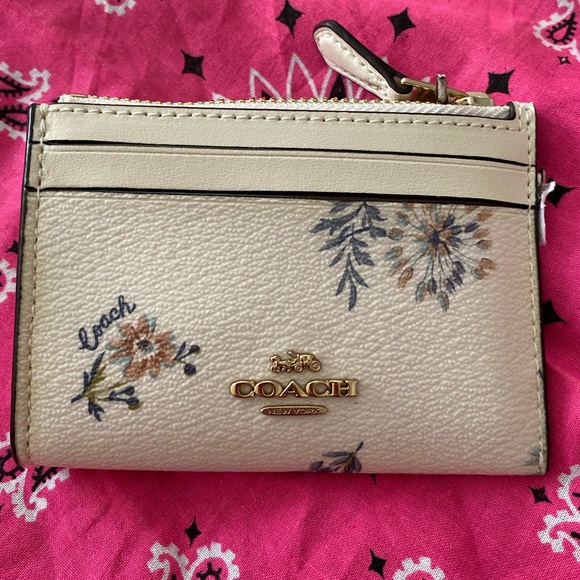 Coach Handbags - 🌺🌺🌺RARE Coach card holder keychain🌺🌺🌺